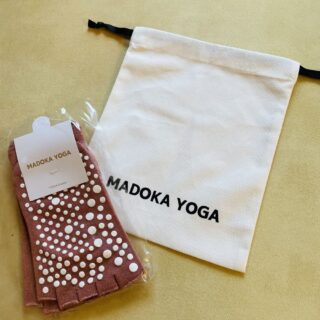 【GOODS】MADOKA YOGAオリジナルヨガソックス（オリジナル巾着付き）